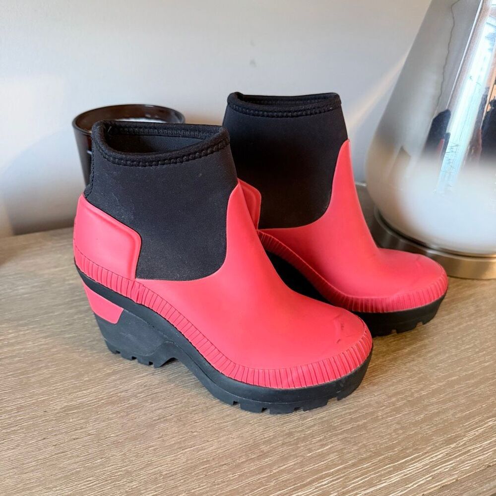 Hunter Wedge Wellington Rain Boots in Red/Black Size UK5 / US 7